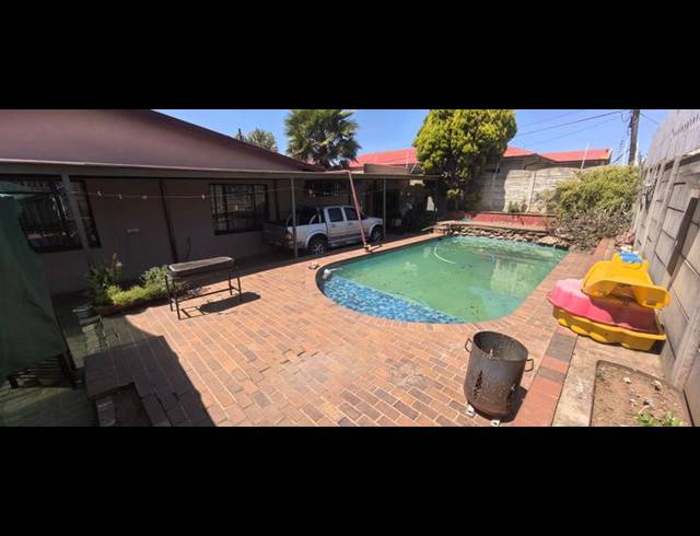 3 BEDROOM HOUSE FOR SALE IN HAMBERG